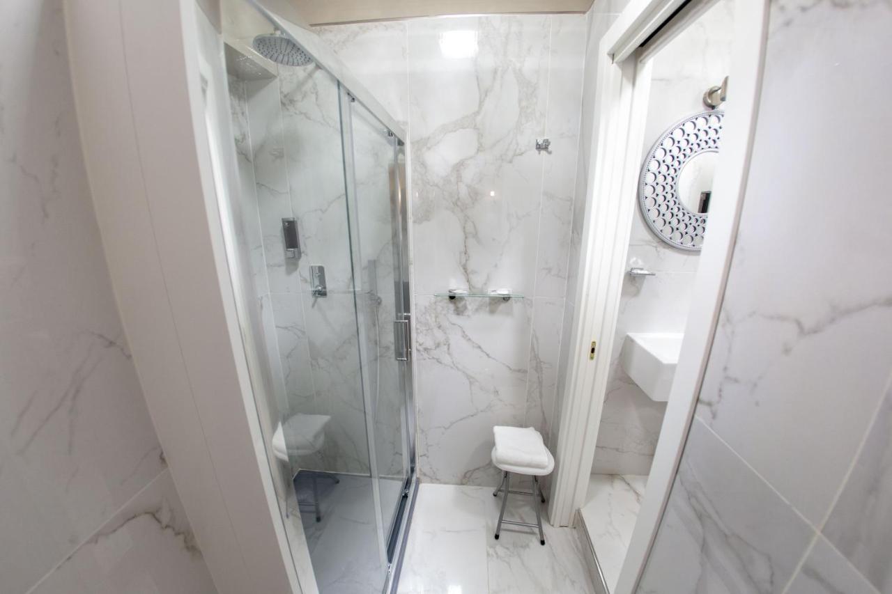 Leone D'autore - Chiaia Gasthof 3*